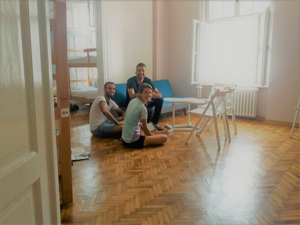 Roommates Hostel Belgrade Exterior photo
